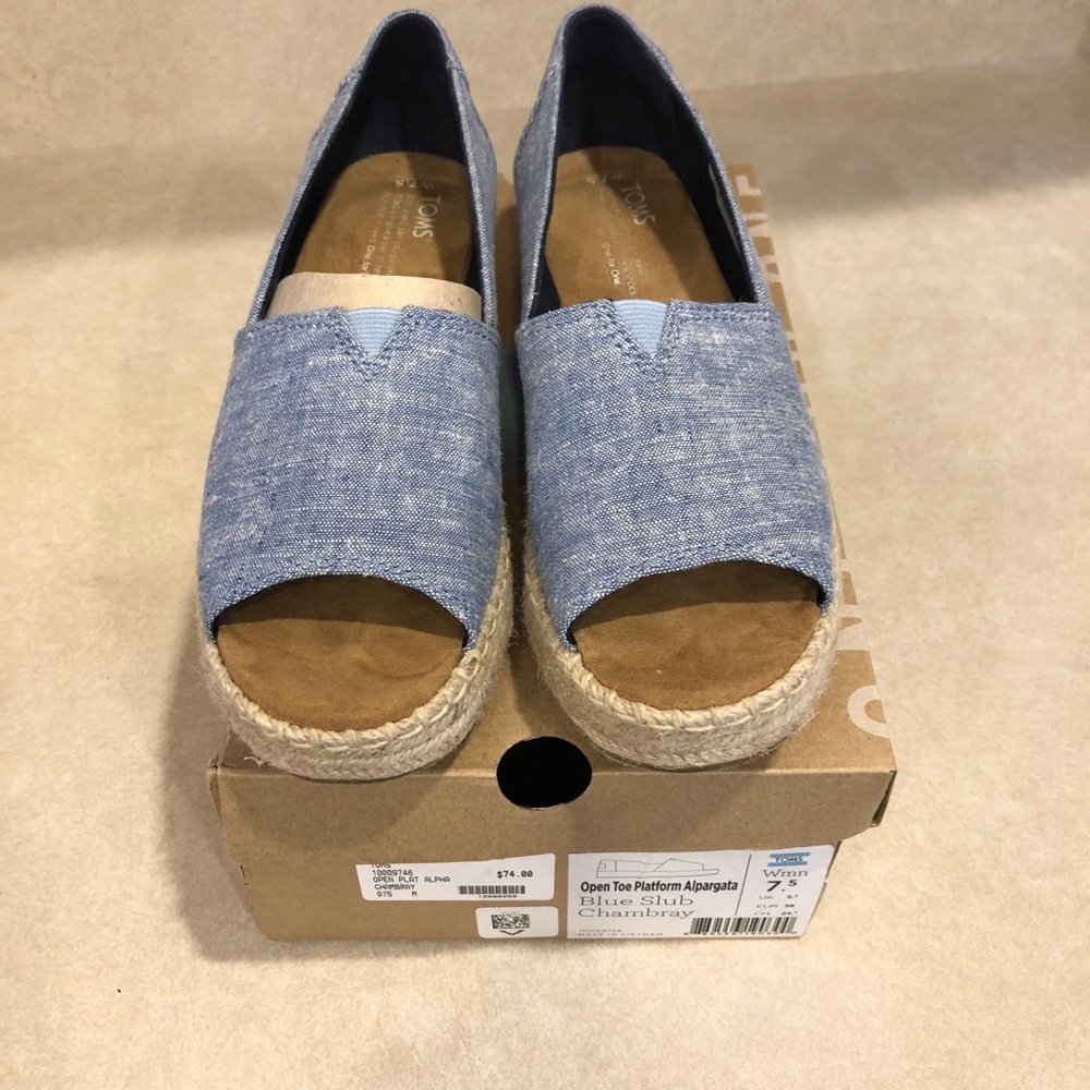 Toms open toe shoe NIB